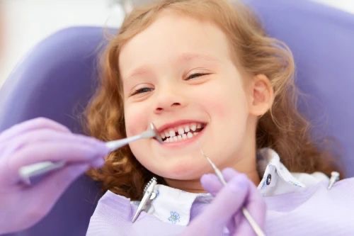 Zâmbete sănătoase de mici: Cum să previi problemele dentare la copii